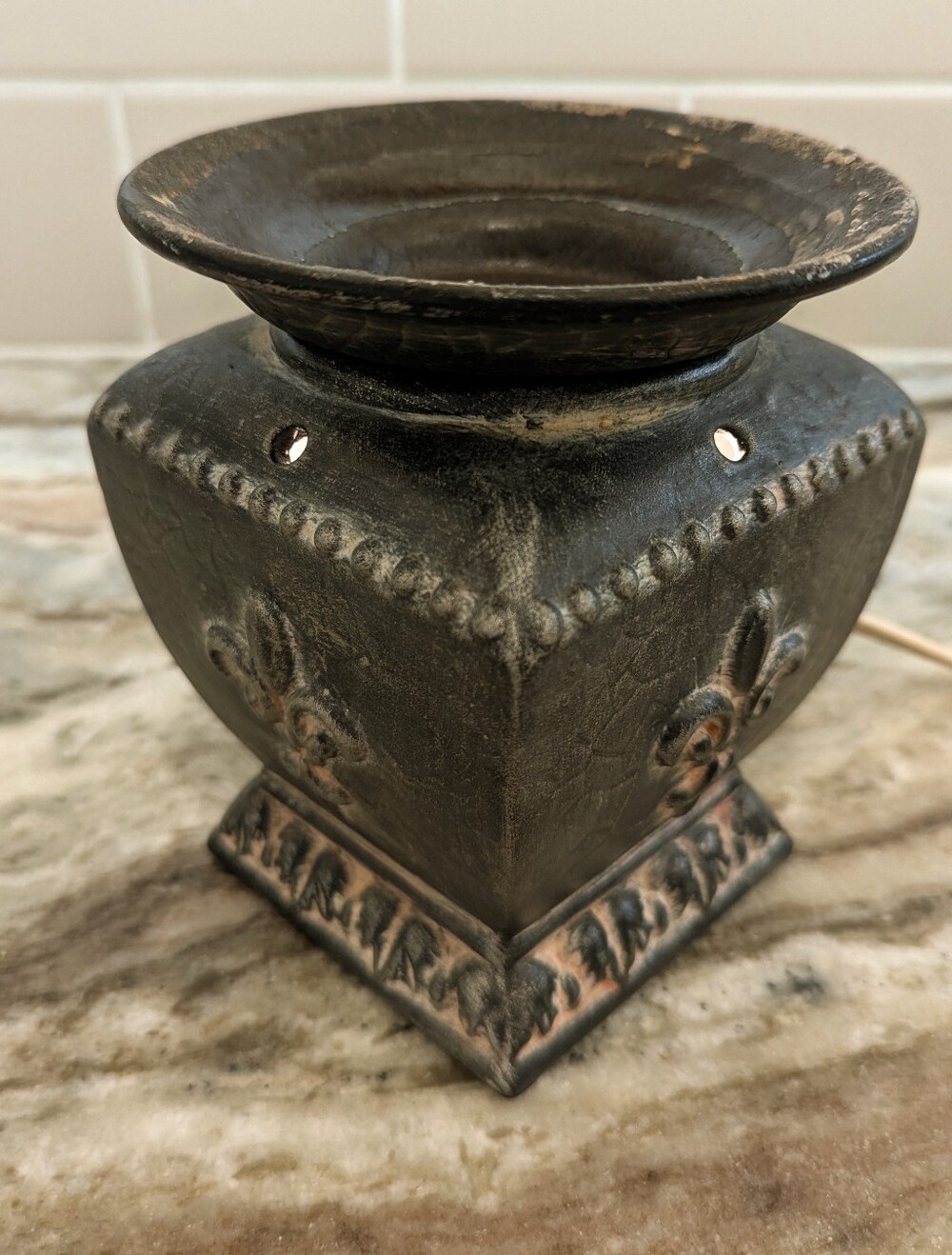 Fleur De Lis Wax Burner With Interior Lighting Elegant